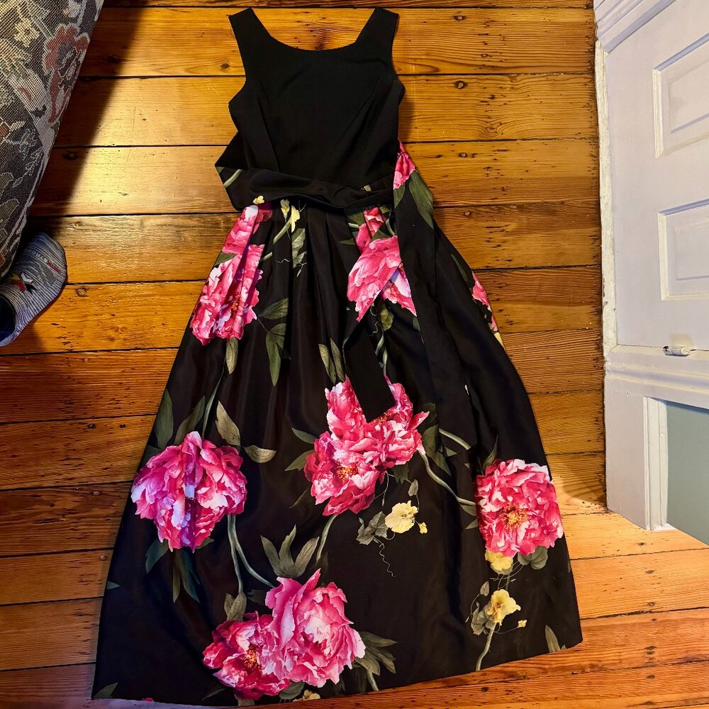 Tahari floor length formal or semi- formal gown, size 4